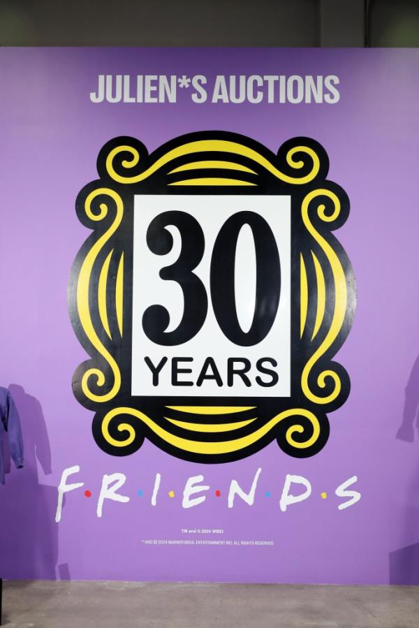 "Friends" 30th anniversary auction